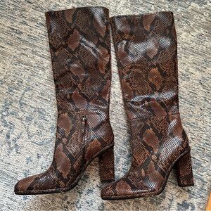 Celeb & influencer fave! Zara brown snakeskin knee high boots 40 / 10